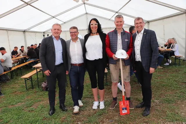 Hannes Krois, Renata und Christian Knittl mit Manfred Komericky und Erich Gosch (beide außen). | Foto: Edith Ertl