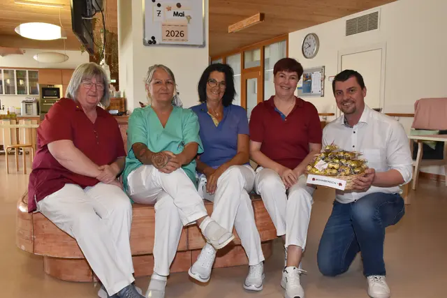 Susanne Kranz, Edith Franz, Manuela Skiwa, Olena Yudina und Rainer Hirschmann (v.l.) sagten Danke.