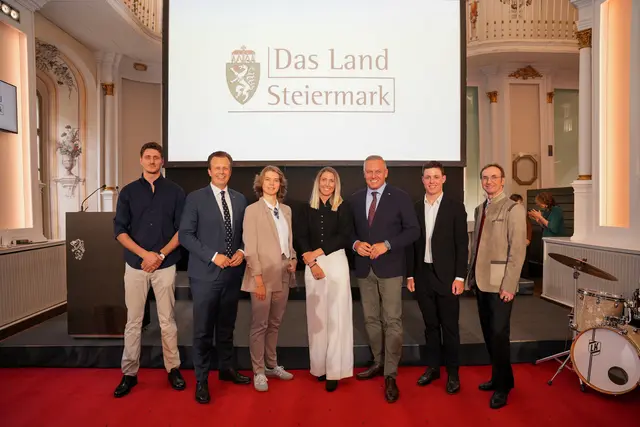 Gruppenbild von der Veranstaltung in der Aula der Alten Universität