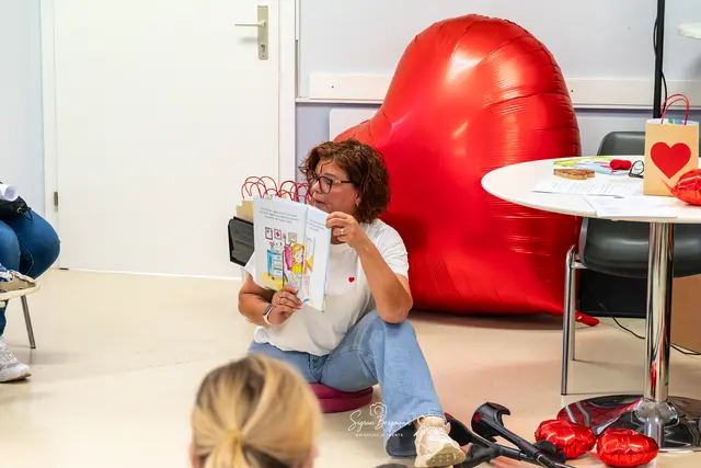 Die Buchautorin Sigrun Bergmann bei der Lesung in der Stadtbücherei Gleisdorf. | Foto: kk