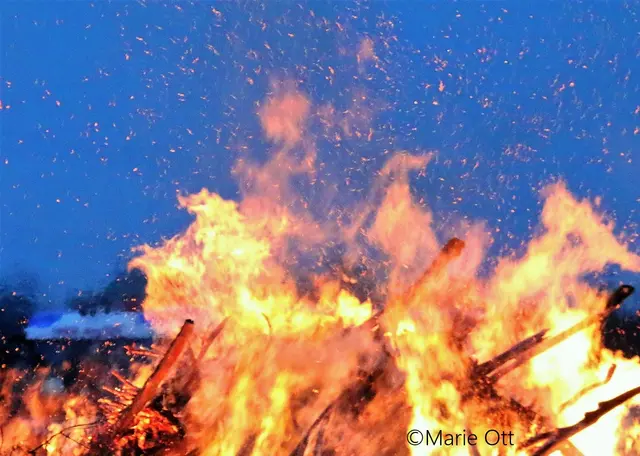 Pfingstfeuer