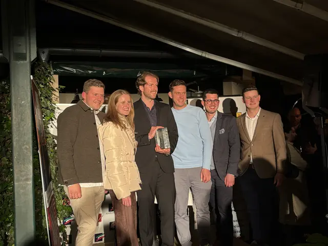 Die Finalisten bei der 16. Schlossquadrat-Trophy 2026. Gewinner Martin Heinzl ist dritter von links. | Foto: Alexandra Goll
