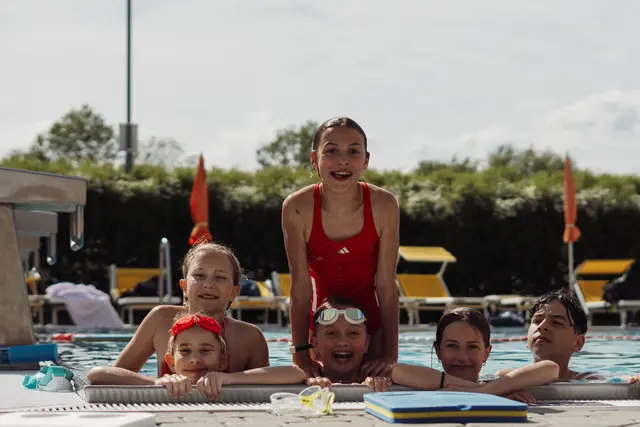 In der Sonnentherme verbesserten die Schülerinnen und Schüler ihre Schwimmtechnik mit viel Spaß. | Foto: Mittelschule Hollabrunn