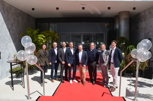 Ing. Ricardo Gschiel, örtliche Bauaufsicht; Josef Holzmann, TVB Geschäftsführer; Patrick Matern, stellv. Direktor aja Bergresort Werfenweng; Dir. Torsten Vey, Vice President Development, DSR Hotel Holding GmbH; Markus Buchhagen, Direktor aja Bergresort Werfenweng;  DI Architekt Hermann Eisenköck; Peter Kothgasser, Geschäftsführung der Werfenwenger Hotelerrichtungs GmbH; Bmst. DI Andreas Mairitsch, Geschäftsführer K100. | Foto: Maria Astner