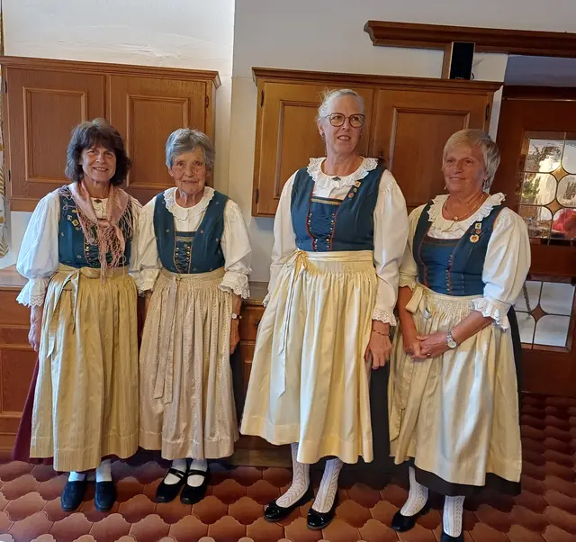 Die Geehrten Erika Reheis, Annemarie Zangerl, Walburga Neurauter und Gertrud Brunner (v.l.) | Foto: Monika Hammerl