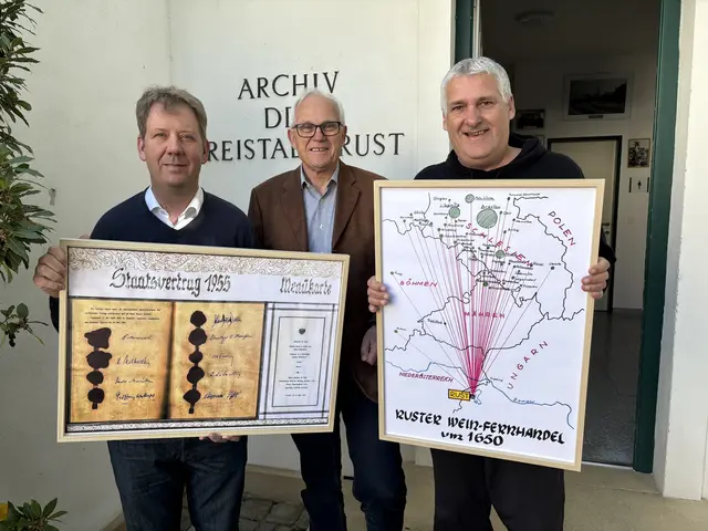 Harald Tremmel (Obmann Weinbauverein Rust), Ortschronist Wolfgang Bachkönig und Bürgermeister Gerold Stagl (SPÖ) | Foto: Stefan Schneider/MeinBezirk