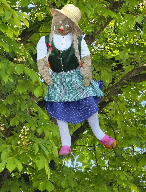 Strohpuppe, Pfingsten, Brauchtum
