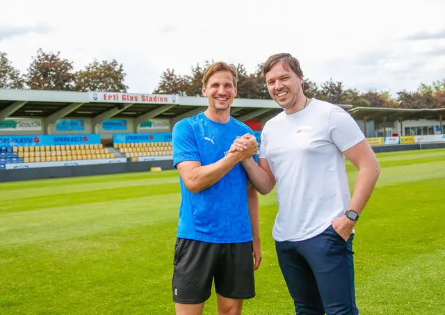 Sebastian Wimmer mit Sportdirektor Thomas Gebauer | Foto: Sabrina Waldbauer