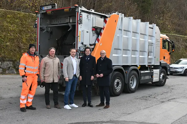 Das technisch ausgestattete Sammelfahrzeug wurde im Rahmen des Pilotprojekts in Feldkirch präsentiert. | Foto: Stadt Feldkirch
