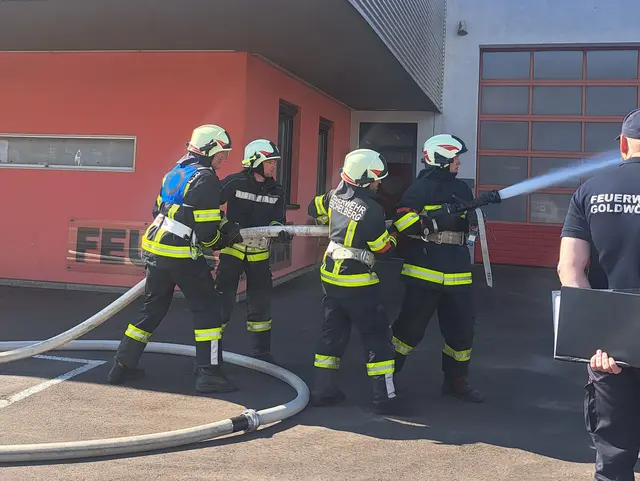 In einer Sollzeit musste die Bekämpfung eines Brandes durchgeführt werden. | Foto: FF Eschelberg