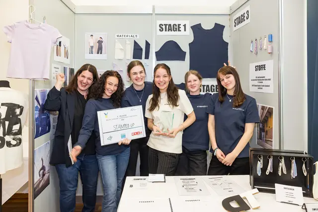 Janina Rebele, Johanna Söllner, Karina Tschematschar, Rosa Wallinger und Viktoria Weigl vertreten „Stamped Up“ beim Bundesfinale der Junior Companies. | Foto: WILDBILD