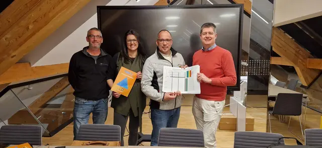 Zivilschutzbeauftragter Bernd Schwab, Zivilschutz-GR Birgit Kerschbaumer, Markus Weber (NÖZSV), Vizebgm. Georg Kabas | Foto: Gemeinde Mauerbach