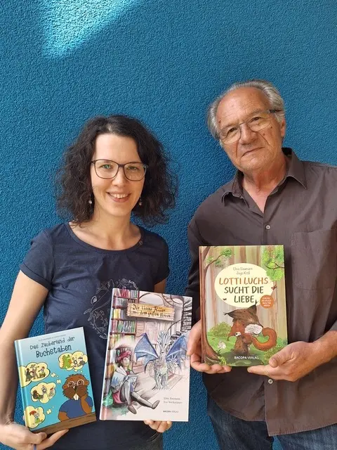 Elisa Baumann mit dem Verleger Walter Fehlinger vom BACOPA Verlag. | Foto: BACOPA Verlag