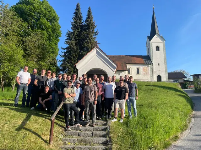 In Gösselsdorf wird mit Begeisterung die Tradition des Florianisingens gepflegt – auch heuer waren die Sänger wieder im gesamten Ort unterwegs. | Foto: Privat
