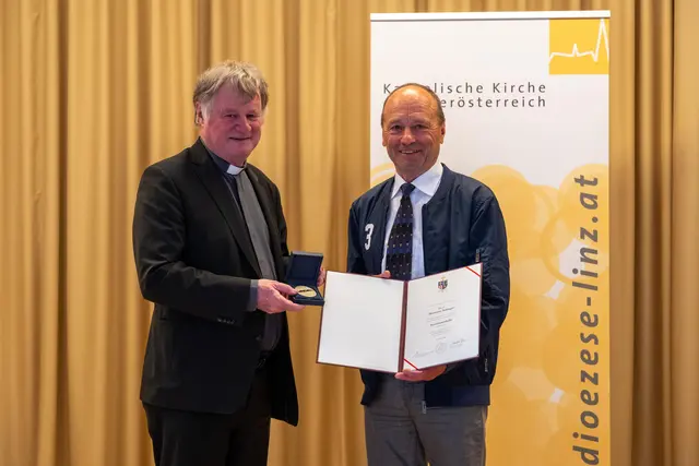 Hermann Infanger (Ternberg) erhielt die Severin-Medaille. | Foto: Diözese Linz/Kienberger