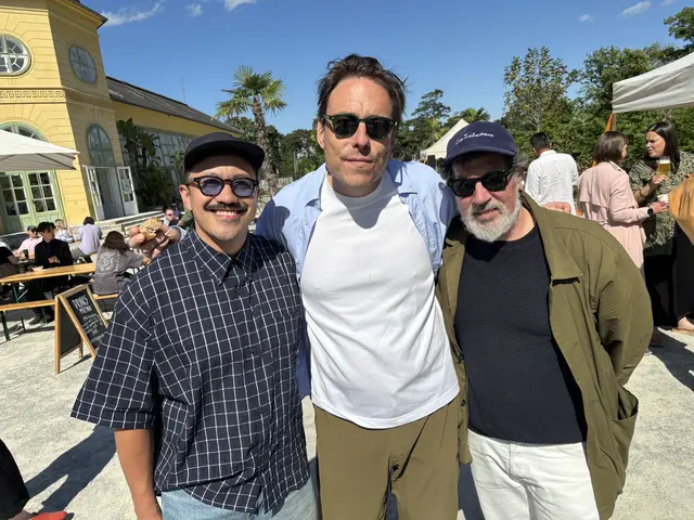 (v.l.) Organisator Emmanuel Aguilar, Marko Kovac (Gründer der "Karakterre") und US-Partner Jay Strell organisieren Jahr für Jahr die Weinmesse in Eisenstadt, New York und heuer erstmals un Deutschland.  | Foto: Stefan Schneider/MeinBezirk