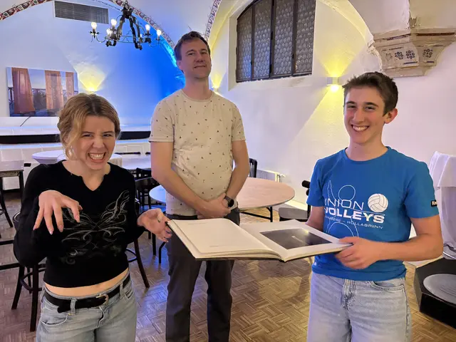 Spaß muss sein: Julia Wozek, Alexander Bohn und Oskar Exel. | Foto: Sandra Schütz