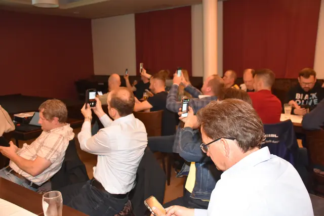 Präsentation Leitbild "Bad Kreuzen 2035" mit Bürgermeister Manfred Nenning im Gasthaus Schiefer, Bad Kreuzen.  | Foto: Robert Zinterhof