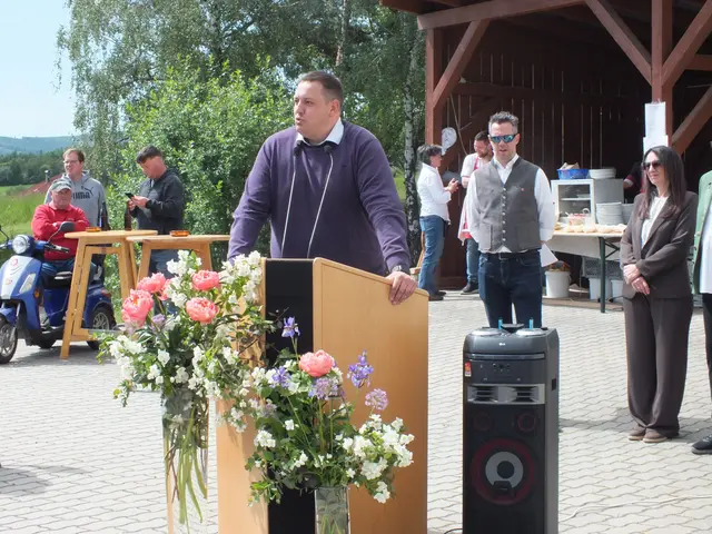 Abschlussrede von Vizebürgermeister Patrick Brenner, der ebenfalls dem Verein für sein 60-jähriges Engagement dankt.  | Foto: Alena Kulman