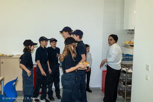 Fleißige Helfer der Freiwilligen Feuerwehr Gramatneusiedl. | Foto: cine-motion.at / R. Ivanek