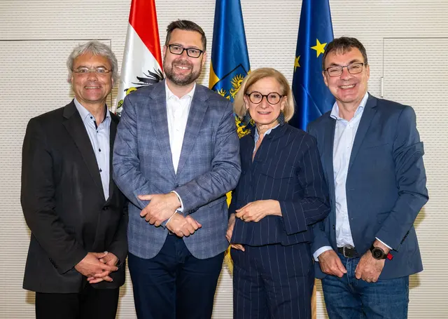 Hannes Raffaseder (Geschäftsführer USTP), Jiri Nantl, LL.M. (Co-Projektleiter Europacampus Hainburg), Johanna Mikl-Leitner Johann Haag (Geschäftsführer USTP). | Foto: NLK Burchhart   