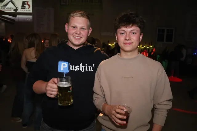 Fabian und Samuel gefällt es super auf der Schardenberger Vollgas-Party. | Foto: Markus Bäumler/zema-medien.de