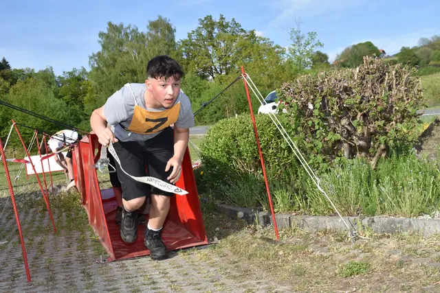 Die FF Jugend Pabneukirchen, betreut von Peter Scherscher und Tobias Hader, bereitet sich intensiv auf den Leistungsbewerb am 13. Juni 2026 in Pabnbeukirchen vor.  | Foto: Zinterhof