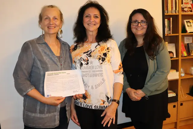 Brigitte Kürschner (Gesunde Gemeinde), Anita Böheim (Styria vitalis) und Bianca Angerer (Bibliothek) achten auf Ordnung | Foto: Gerhard Langmann