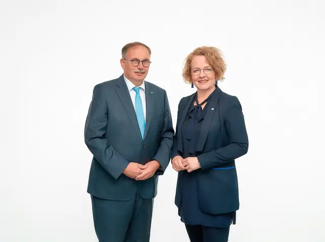 Landtagsabgeordneder Richard Hogl kann Landesrätin Christiane Teschl-Hofmeister immer wieder im Bezirk Hollabrunn begrüßen. | Foto: VPNÖ-Klub