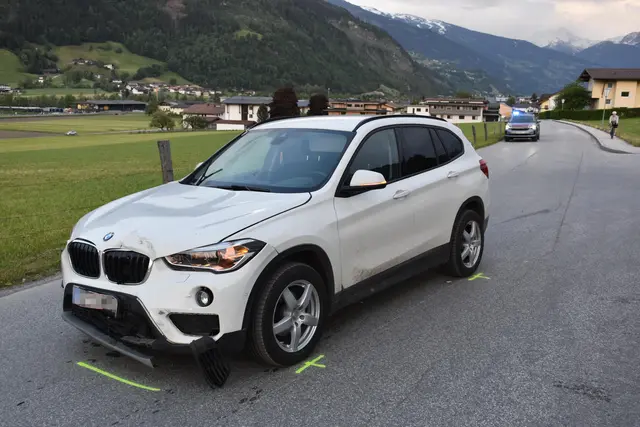 Bei einem Verkehrsunfall in Fügen im Bezirk Schwaz sind am Mittwochabend zwei Mädchen schwer verletzt worden. | Foto: zoom.tirol