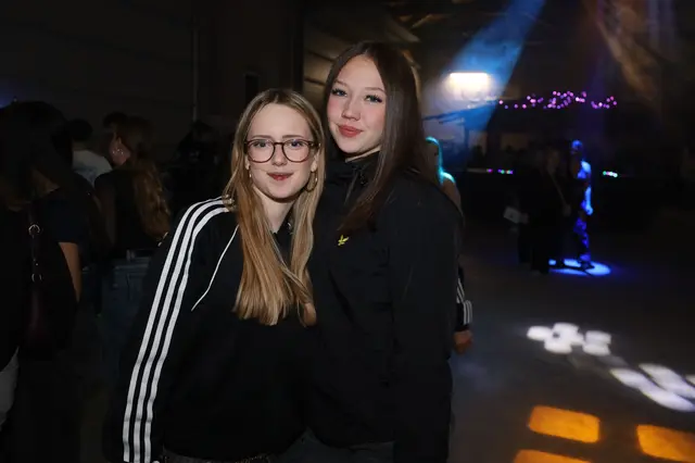 Emma und Clara machen eine kurze Tanzpause für das Fotoshooting. | Foto: Markus Bäumler/zema-medien.de