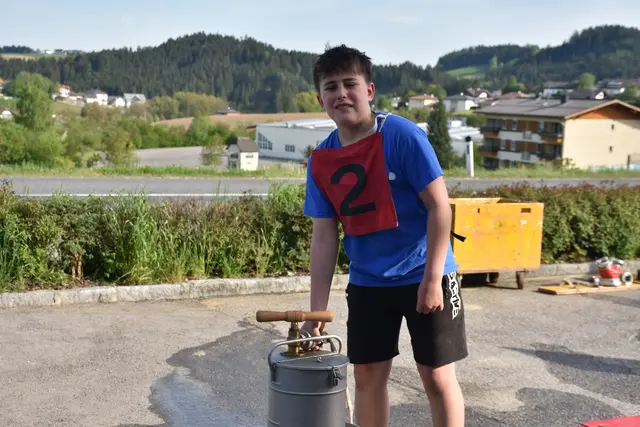 Die FF Jugend Pabneukirchen, betreut von Peter Scherscher und Tobias Hader, bereitet sich intensiv auf den Leistungsbewerb am 13. Juni 2026 in Pabnbeukirchen vor.  | Foto: Zinterhof