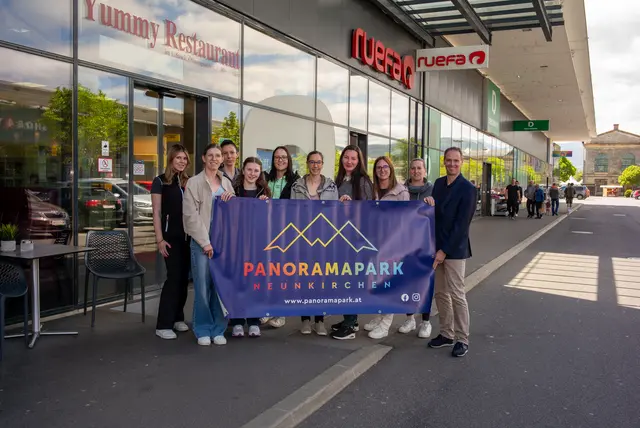 Gemeinsam beim Firmenlauf: Intersport, Panoramapark-Leitung und Consolv Steuerberatung Dorn &amp; Partner. | Foto: Santrucek