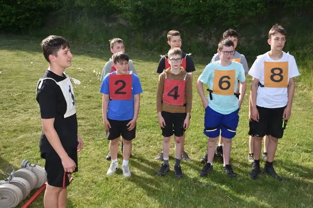Die FF Jugend Pabneukirchen, betreut von Peter Scherscher und Tobias Hader, bereitet sich intensiv auf den Leistungsbewerb am 13. Juni 2026 in Pabnbeukirchen vor.  | Foto: Zinterhof