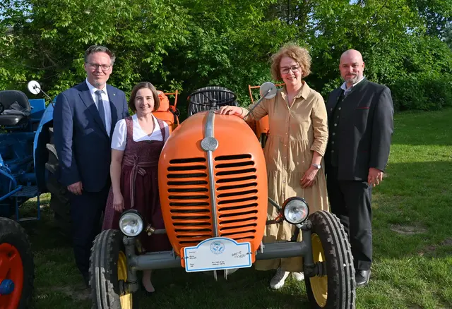 Abteilungsleiter Helmuth Sturm, Schulleiterin Barbara Grötz, Bildungs-Landesrätin Christiane Teschl-Hofmeister und Bezirkshauptmann Karl-Josef Weiss. | Foto: Jürgen Mück