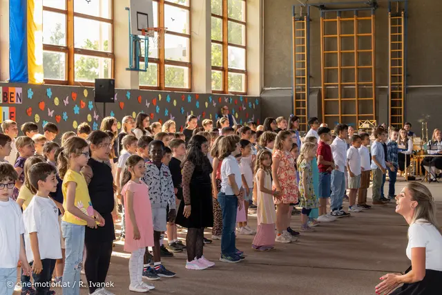 1. Auftritt der Volksschüler mit Gute Laune-Lied. | Foto: cine-motion.at / R. Ivanek