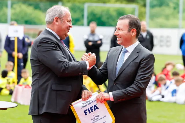 ÖFB-Aufsichtsratschef Josef Pröll und FIFA-Vertreter Elkhan Mammadov bei der Eröffnung.  | Foto: APA-Images / APA / FLORIAN WIESER
