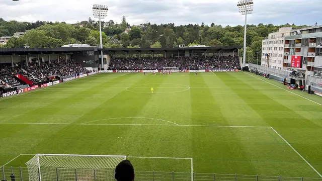 Im Stadion an der Alszeile versammelte sich eine Rekordzahl an Zuschauerinnen und Zuschauern.  | Foto: Laura Rieger