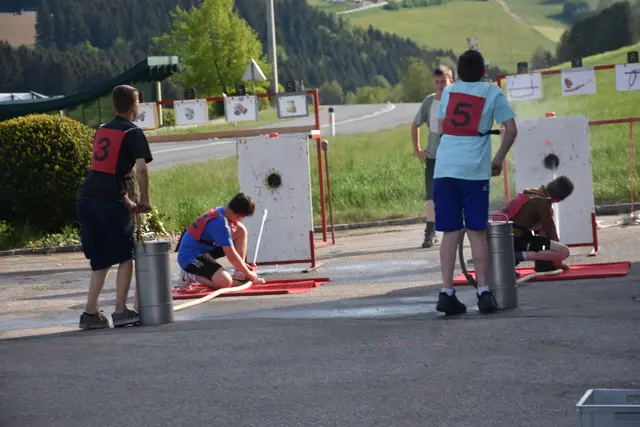 Die FF Jugend Pabneukirchen, betreut von Peter Scherscher und Tobias Hader, bereitet sich intensiv auf den Leistungsbewerb am 13. Juni 2026 in Pabnbeukirchen vor.  | Foto: Zinterhof
