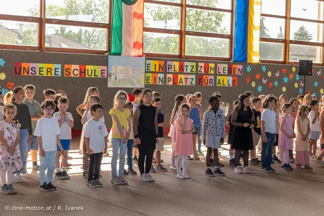 Gute Laune-Lied der Volksschüler zum Einstieg. | Foto: cine-motion.at / R. Ivanek