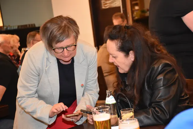 Präsentation Leitbild "Bad Kreuzen 2035" mit Bürgermeister Manfred Nenning im Gasthaus Schiefer, Bad Kreuzen.  | Foto: Robert Zinterhof