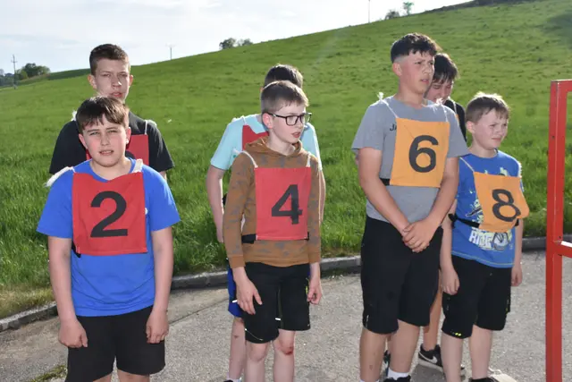 Die FF Jugend Pabneukirchen, betreut von Peter Scherscher und Tobias Hader, bereitet sich intensiv auf den Leistungsbewerb am 13. Juni 2026 in Pabnbeukirchen vor.  | Foto: Zinterhof