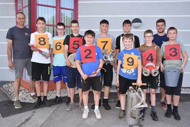 Die FF Jugend Pabneukirchen, betreut von Peter Scherscher und Tobias Hader, bereitet sich intensiv auf den Leistungsbewerb am 13. Juni 2026 in Pabnbeukirchen vor.  | Foto: Zinterhof