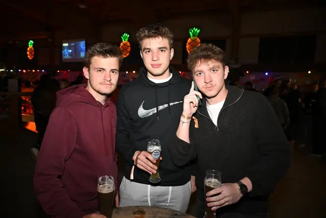 Daniel, Thomas und Luca trafen sich an der Bar | Foto: Fischer/Kreuzhuber