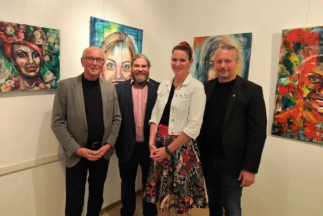 Ewald Sacher, Kultur-Mitte-Obmann Klaus Bergmaier, Künstlerin Irene Janitschek und Bürgermeister Peter Molnar. | Foto: Joachim Janitschek: