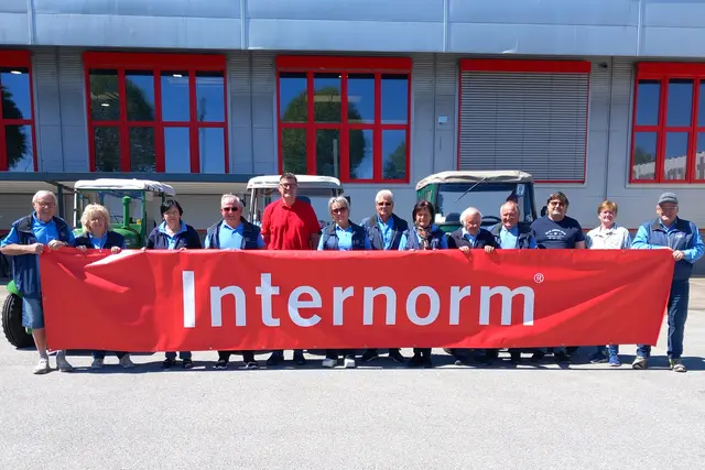 Laßnitztaler Traktor-Fanclub zu Besuch bei Internorm