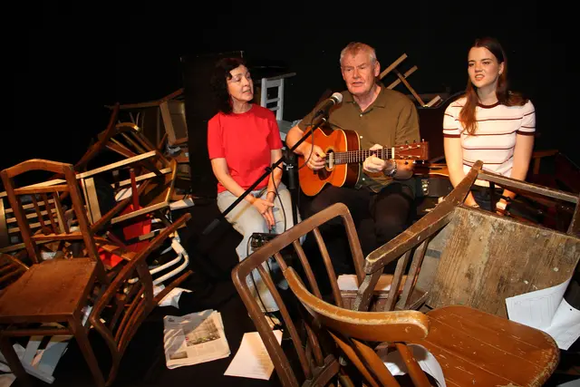 Dominikus Plaschg singt Lieder von Fendrich, Quinn, Mey, Wader und Seeger. | Foto: Josef Fürbass