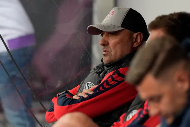 Nach dem Spiel und dem 2:1-Auswärtssieg hellte sich zwar nicht der Himmel, aber die Mine von KSV-Cheftrainer Vlado Petrovic auf. | Foto: GEPA pictures/Kevin Kada