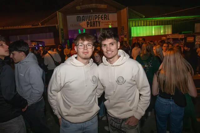 Daniel Schwarz und Fabio Ortner organisierten mit der Mollramer Jugend das sehr gut besuchte Fest im Weltachs-Stadl. | Foto: er