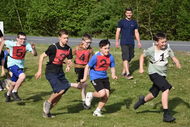 Die FF Jugend Pabneukirchen, betreut von Peter Scherscher und Tobias Hader, bereitet sich intensiv auf den Leistungsbewerb am 13. Juni 2026 in Pabnbeukirchen vor.  | Foto: Zinterhof